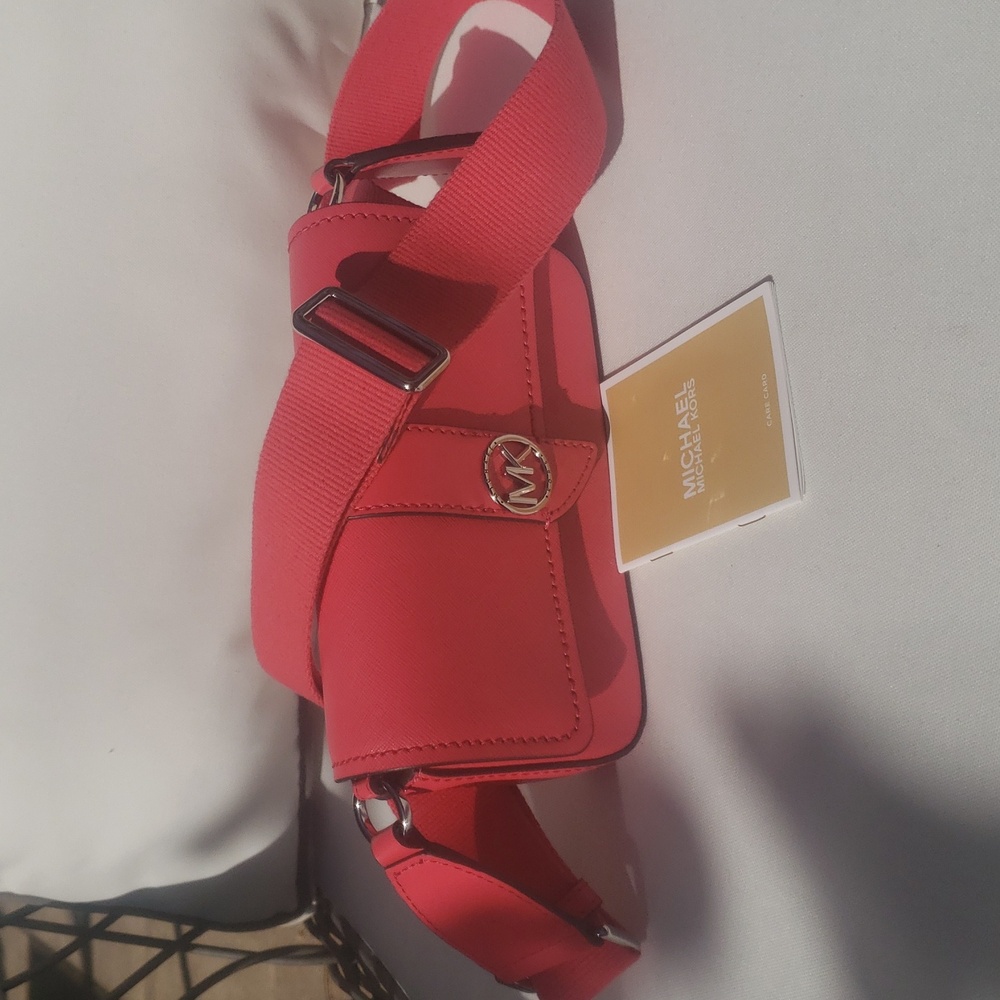 💟Michael Kors Coral Sling Bag NWT